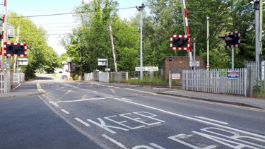 Therofr, CC BY-SA 4.0 <https://creativecommons.org/licenses/by-sa/4.0>, via Wikimedia Commons
https://commons.wikimedia.org/wiki/File:Sawbridgeworth_Level_Crossing.jpg